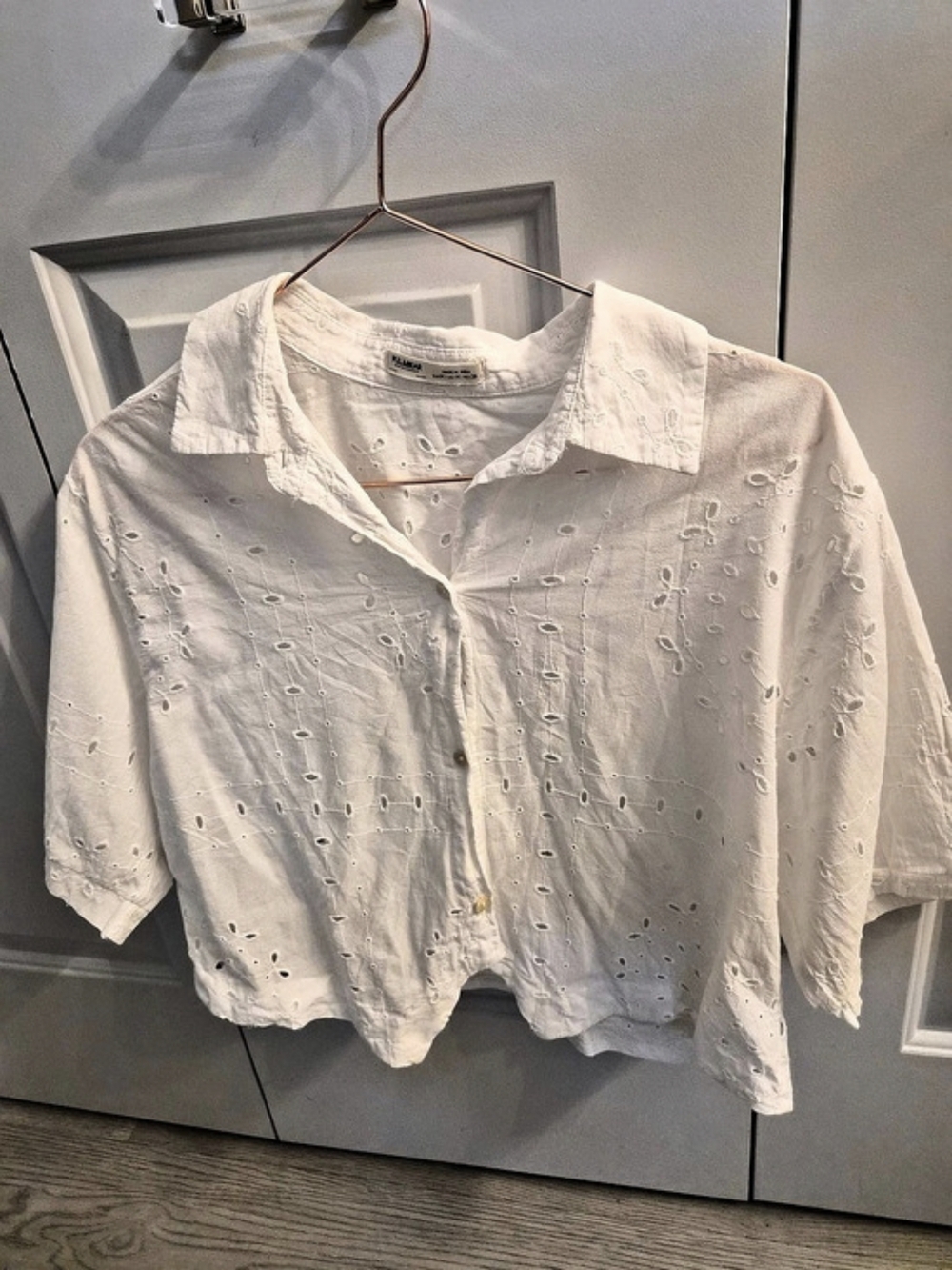 Pull&Bear White Eyelet Button Down Shirt Size Medium